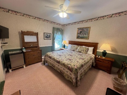Echo Lake Inn - image 20