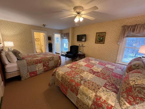 Echo Lake Inn - image 21