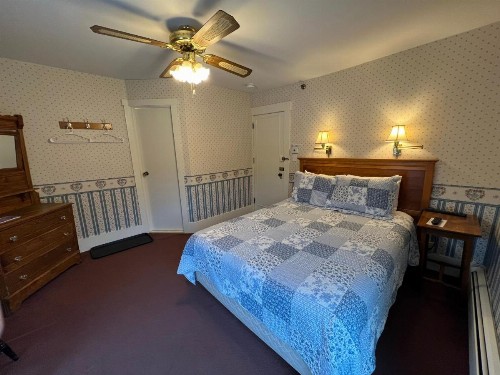 Echo Lake Inn - image 24