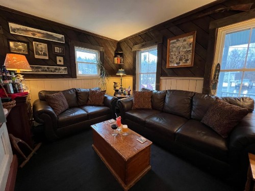 Echo Lake Inn - image 25