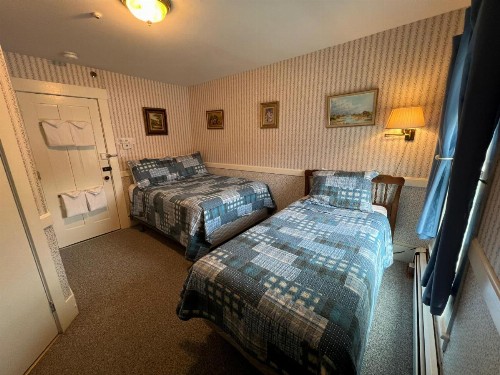 Echo Lake Inn - image 26