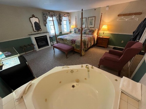 Echo Lake Inn - image 28