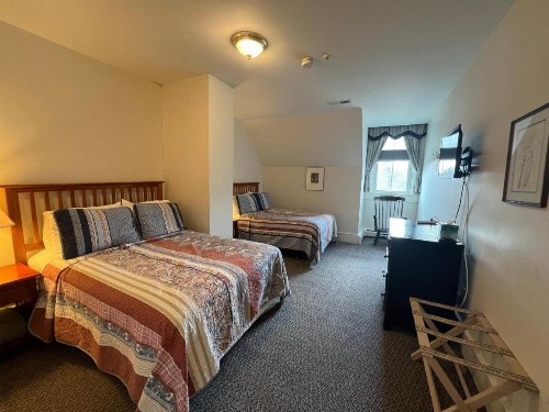 Echo Lake Inn - image 3