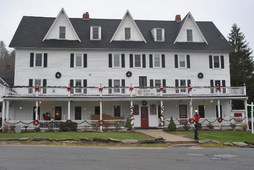 Echo Lake Inn - image 34