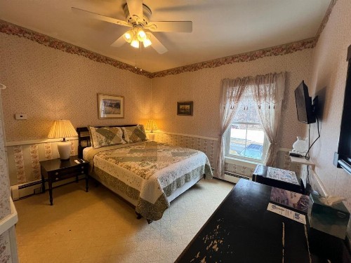 Echo Lake Inn - image 45