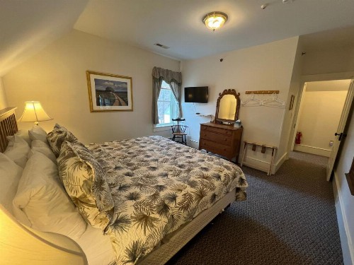Echo Lake Inn - image 9