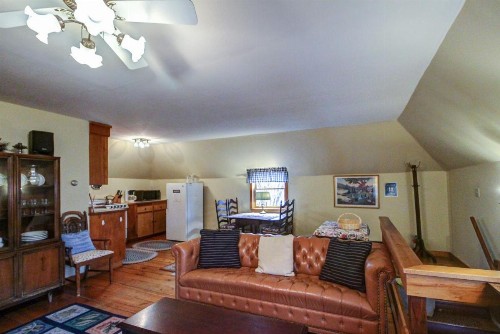 Amato Carriage House Upper Level - image 7