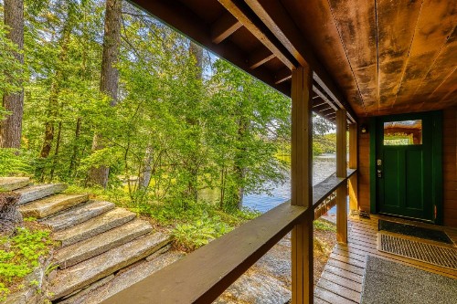 Hall's All-Seasons Lake House - image 10
