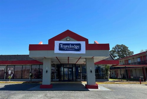 Deluxe Inn - Lumberton - image 3