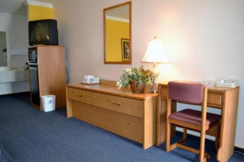 Covered Wagon Motel - image 19