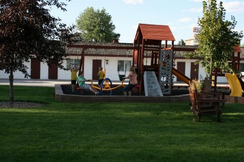 Covered Wagon Motel - image 6
