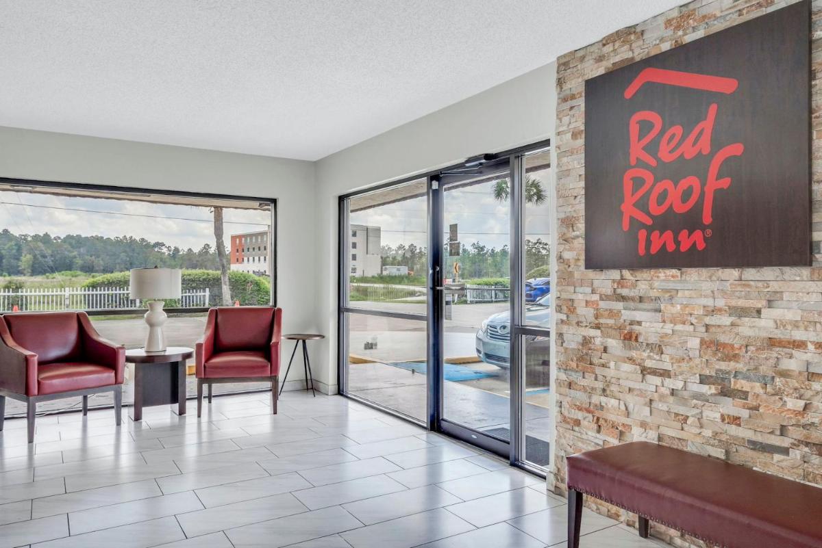 Red Roof Inn MacClenny - image 2