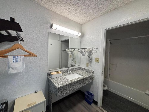 Travelodge Suites by Wyndham MacClenny - image 23