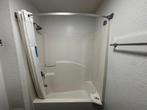 Travelodge Suites by Wyndham MacClenny - image 24