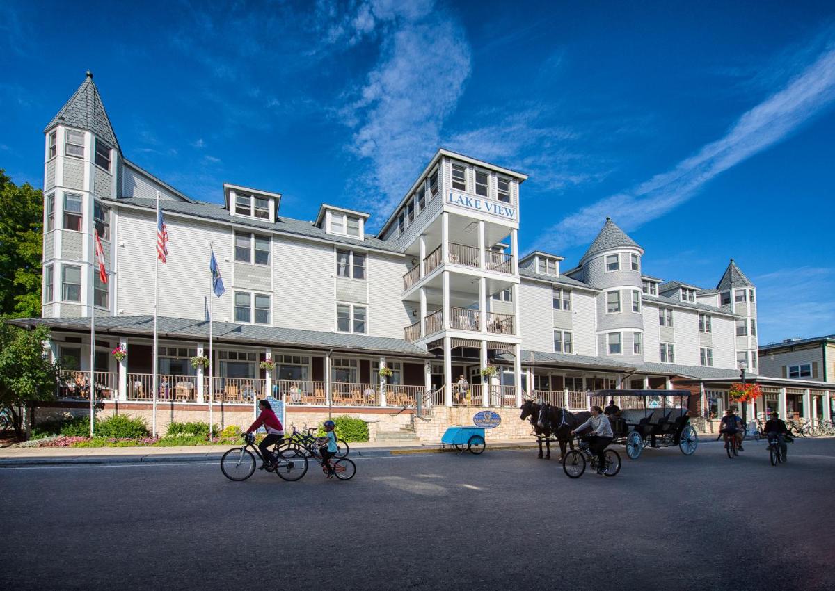 Lake View Hotel - main image