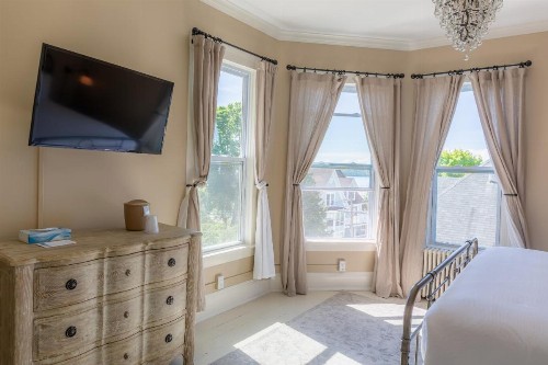 Pine Cottage Bed & Breakfast - image 17