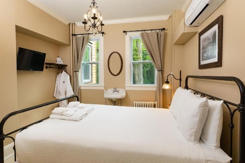 Pine Cottage Bed & Breakfast - image 2
