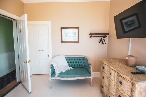 Pine Cottage Bed & Breakfast - image 20