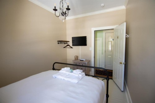 Pine Cottage Bed & Breakfast - image 21
