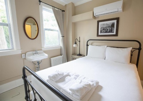 Pine Cottage Bed & Breakfast - image 28