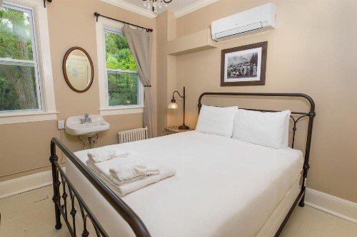 Pine Cottage Bed & Breakfast - image 31