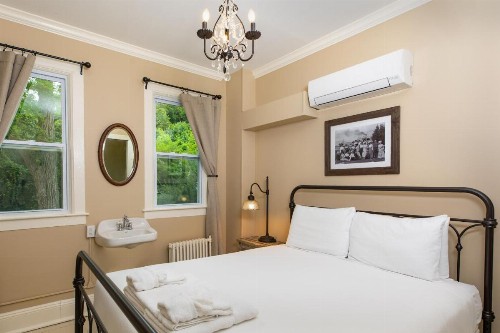 Pine Cottage Bed & Breakfast - image 4