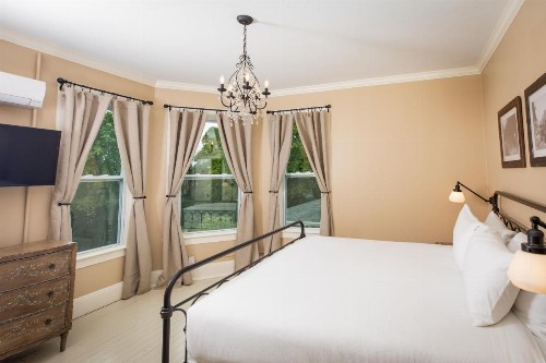 Pine Cottage Bed & Breakfast - image 40