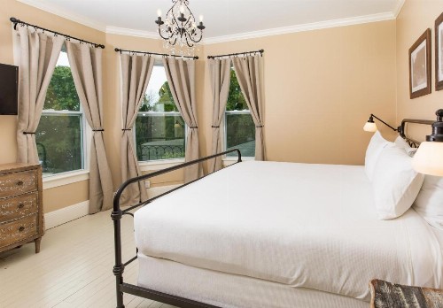Pine Cottage Bed & Breakfast - image 42