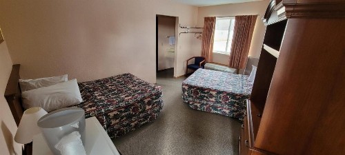 Mackinaw Budget Inn - image 20
