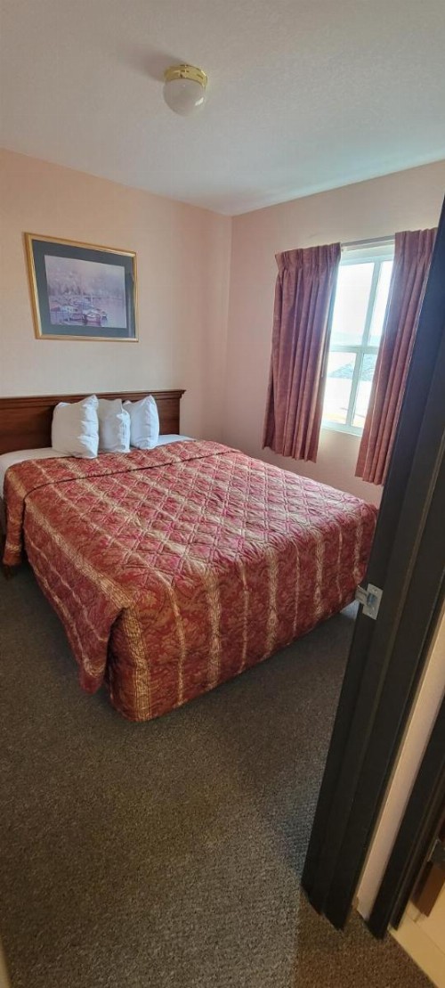 Mackinaw Budget Inn - image 22