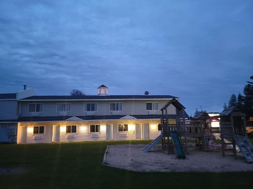 Mackinaw Budget Inn - image 26