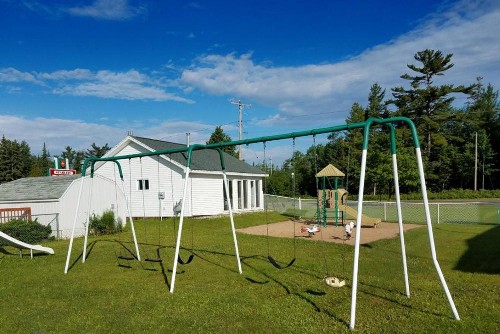 Mackinaw Budget Inn - image 3