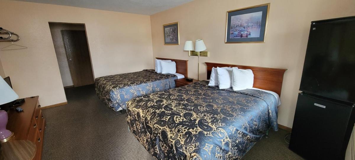 Mackinaw Budget Inn - image 6
