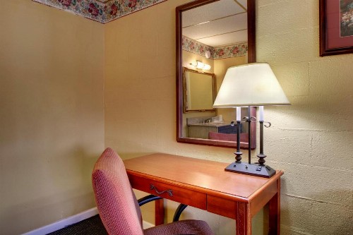 Star Motel - image 11