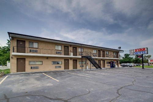 Star Motel - image 12