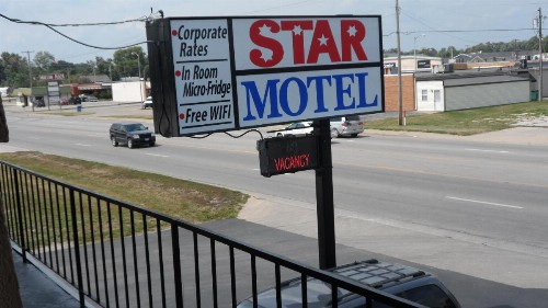 Star Motel - image 2