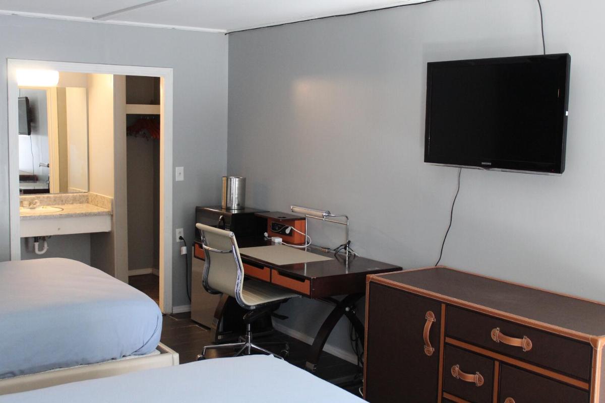The Grand Motel - image 6
