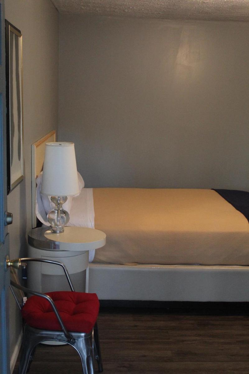 The Grand Motel - image 7