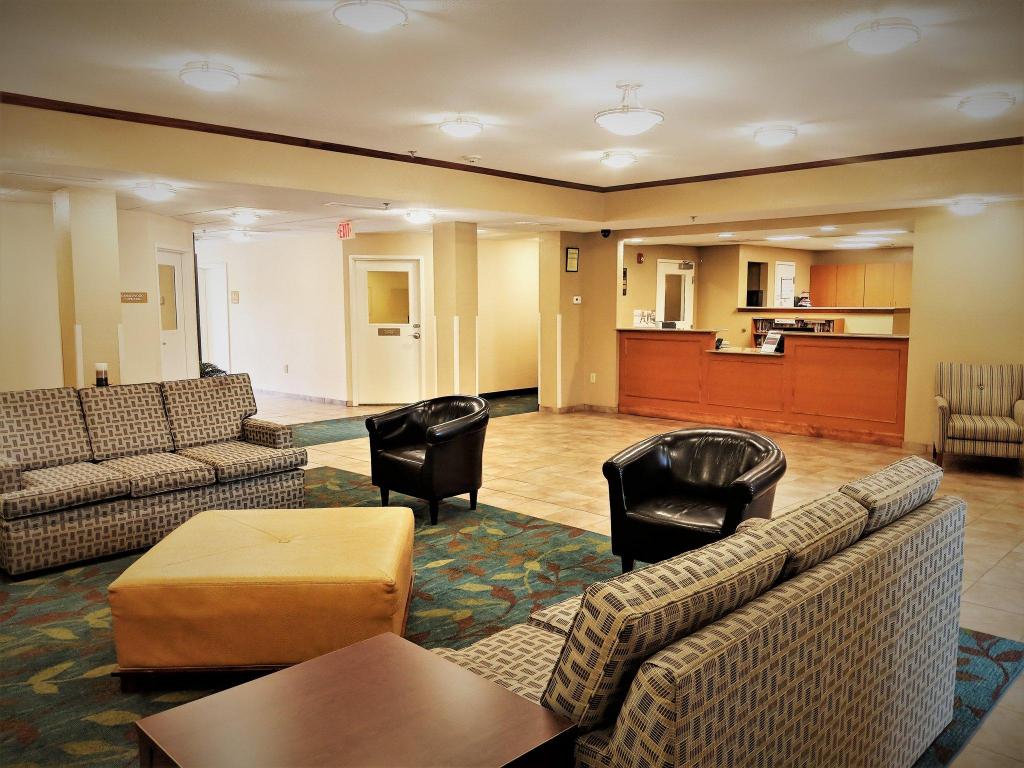 Candlewood Suites Macon - image 2