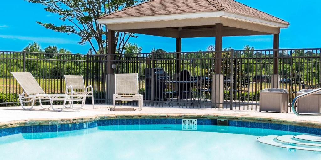 Candlewood Suites Macon - image 3