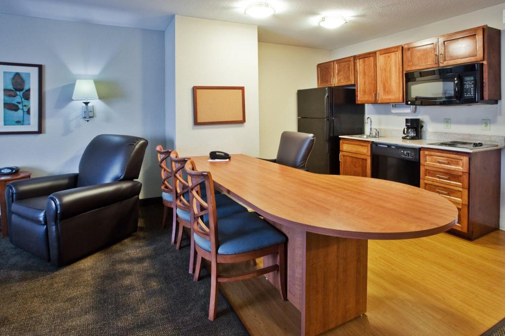 Candlewood Suites Macon - image 4