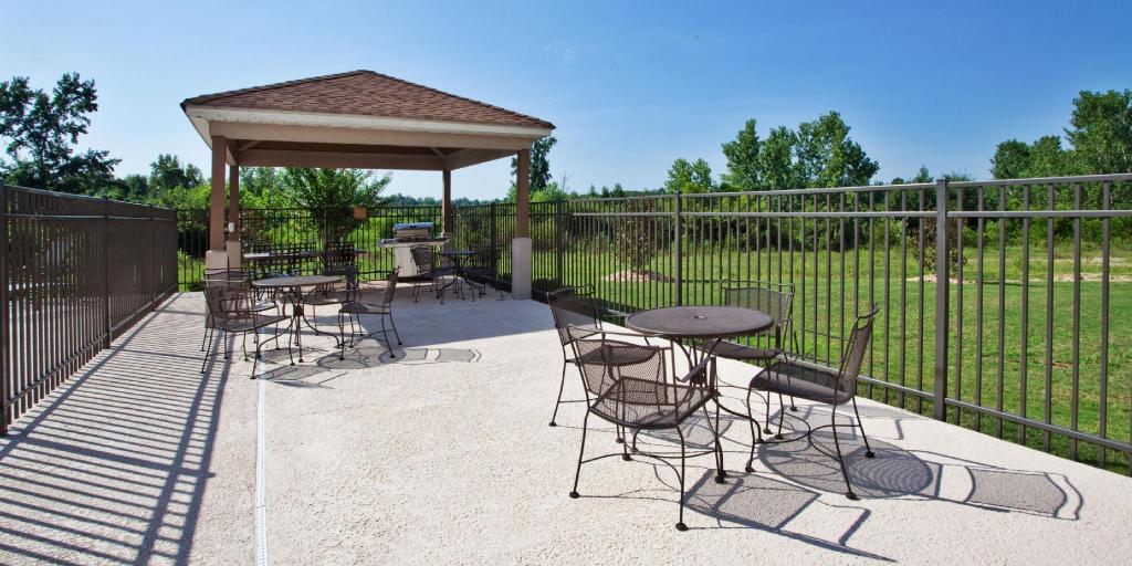Candlewood Suites Macon - image 5