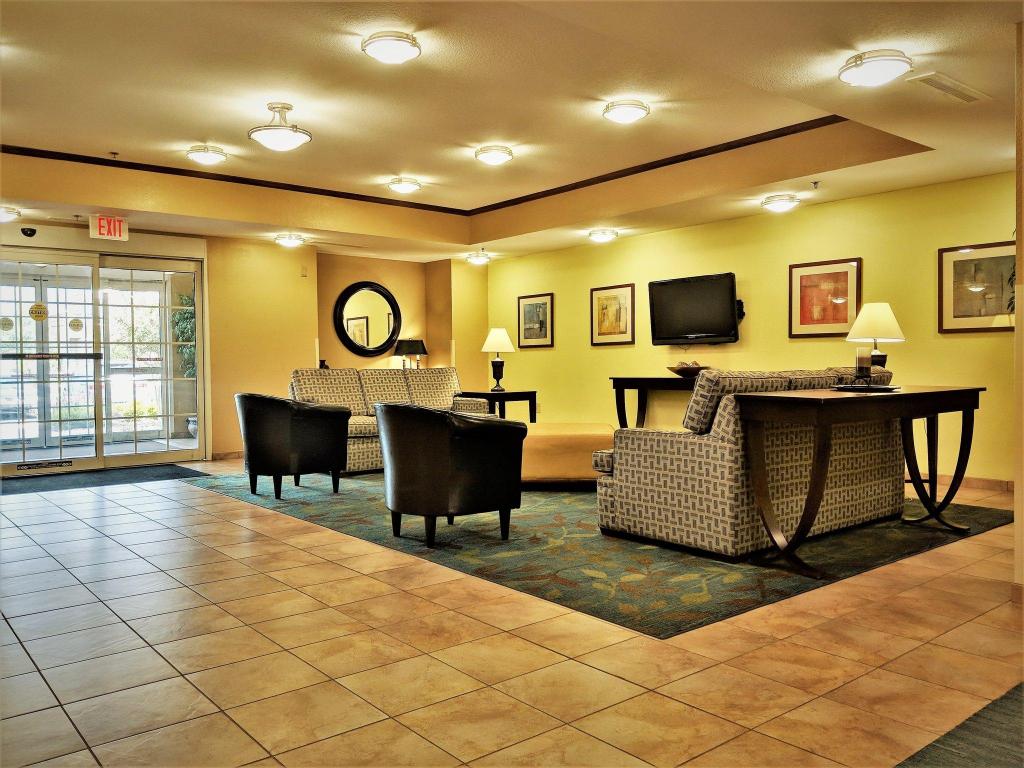 Candlewood Suites Macon - image 6