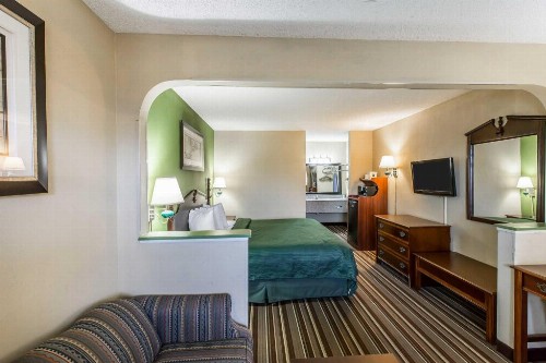 Quality Inn And Suites - image 12