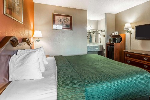 Quality Inn And Suites - image 25