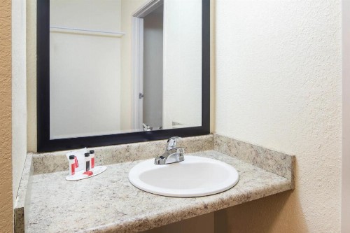 Days Inn by Wyndham Macon I-75 North - image 24
