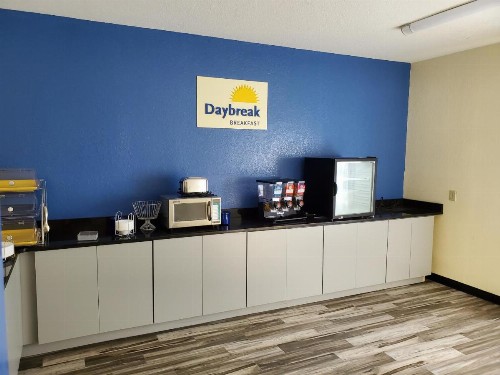 Days Inn by Wyndham Macon I-75 North - image 5