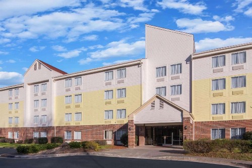Days Inn by Wyndham Macon I-75 North - image 9