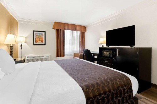 Best Western Riverside Inn - image 11