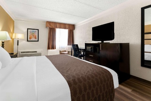 Best Western Riverside Inn - image 16